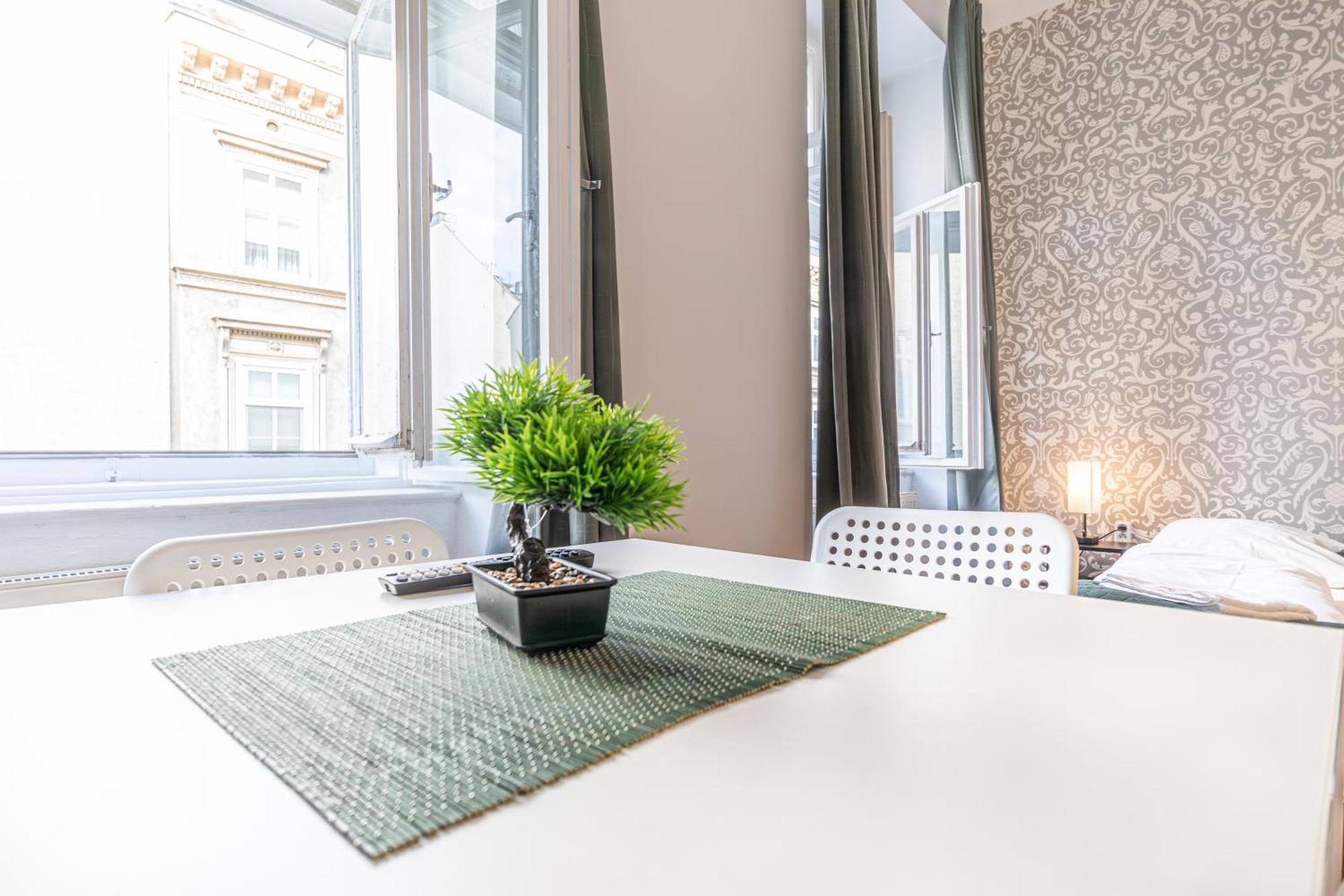 Friendly 2br Near Rennweg & Belvedere Palace * Wiedeń